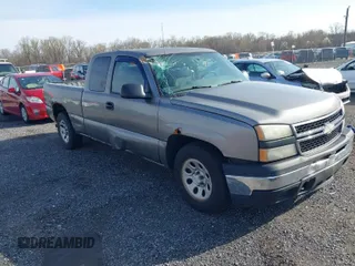 2006 Chevrolet Silverado 1500 Work Truck with VIN 1GCEC19X86Z137663, listed as a IAAI auction lot 41950323 with 151,433 mi miles. Bid and sale history available at carsss.com. Image 1.