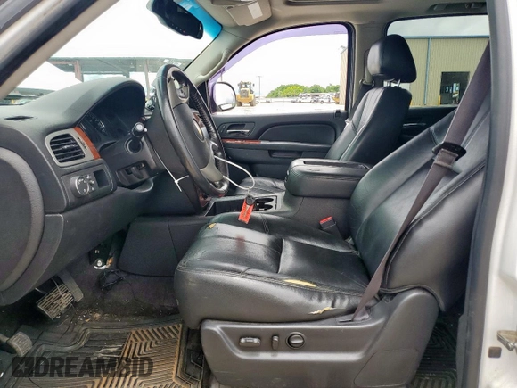 2013 Chevrolet Suburban LT z VIN 1GNSCJE06DR250110, wystawiony jako Copart lot #60443495 z przebiegiem Nie podano mil oraz Szkoda całkowita • Salvage title. Historia ofert i sprzedaży dostępna na DreamBid. Obrazek 7.