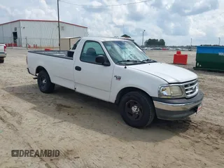 1999 Ford F-150 Work Series with VIN 1FTRF17WXXNA67045, listed as a IAAI auction lot 40438102 with 1 mi miles. Bid and sale history available at carsss.com. Image 1.