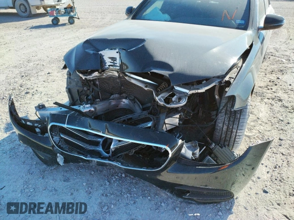 2018 Mercedes-Benz E-Class E 300 with VIN WDDZF4JB0JA381136, listed as a Copart auction lot 61482482 with 46,512 mi miles. Bid and sale history available at carsss.com. Image 9.
