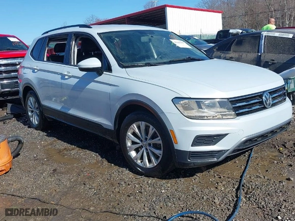 2018 Volkswagen Tiguan S with VIN 3VV1B7AX2JM066312, listed as a IAAI auction lot 41641390 with 133,000 mi miles. Bid and sale history available at carsss.com. Image 1.