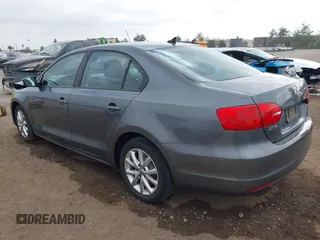 2011 Volkswagen Jetta SE z VIN 3VWDZ7AJ9BM325475, wystawiony jako IAAI lot #42746714 z przebiegiem 241 361 mil mil oraz . Historia ofert i sprzedaży dostępna na DreamBid. Obrazek 3.