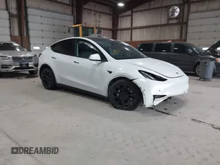 2020 Tesla Model Y Long Range z VIN 5YJYGDEE5LF041935, wystawiony jako IAAI lot #42369750 z przebiegiem 79 540 mil mil oraz . Historia ofert i sprzedaży dostępna na DreamBid. Obrazek 1.