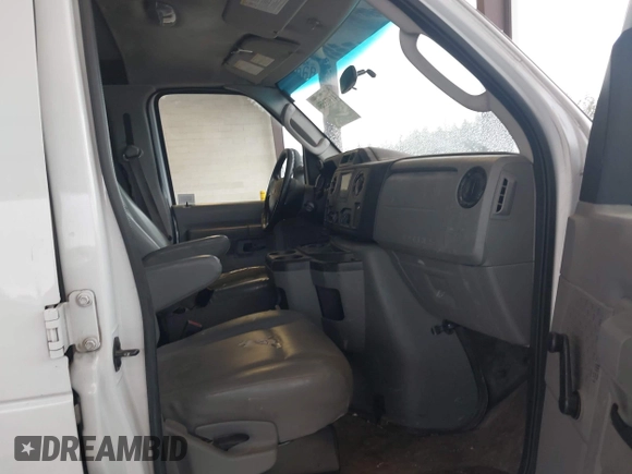 2014 Ford Econoline Cargo Commercial with VIN 1FTNS2EW6EDA03445, listed as a IAAI auction lot 41973556 with 231,391 mi miles. Bid and sale history available at carsss.com. Image 5.