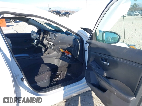 2022 Nissan Sentra S with VIN 3N1AB8BV7NY220533, listed as a IAAI auction lot 41040679 with 83,755 mi miles. Bid and sale history available at carsss.com. Image 5.