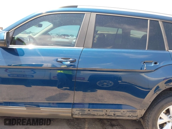 2018 Volkswagen Atlas SE with VIN 1V2LR2CAXJC558200, listed as a IAAI auction lot 42297089 with 95,366 mi miles and . Bid and sale history available at DreamBid. Image 15.