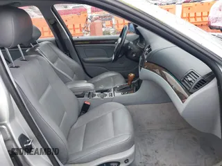 2001 BMW 3 Series 330i with VIN WBAAV53441FJ64705, listed as a IAAI auction lot 41632831 with 211,862 mi miles. Bid and sale history available at carsss.com. Image 5.