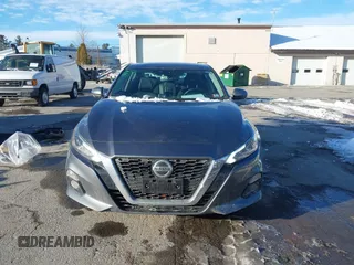 2019 Nissan Altima 2.5 Platinum with VIN 1N4BL4FW0KC229384, listed as a IAAI auction lot 41585970 with 112,087 mi miles. Bid and sale history available at carsss.com. Image 12.