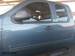 2011 Chevrolet Silverado 1500 LT with VIN 1GCRCSE06BZ150373, listed as a IAAI auction lot 41760988 with 118,941 mi miles. Bid and sale history available at carsss.com. Image 14.