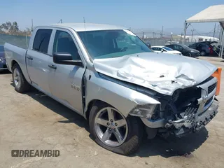 2015 Ram 1500 Express z VIN 1C6RR6KGXFS605044, wystawiony jako IAAI lot #42476988 z przebiegiem 100 498 mil mil oraz . Historia ofert i sprzedaży dostępna na DreamBid. Obrazek 1.