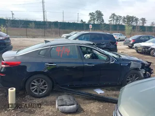 2020 Kia Optima LX z VIN 5XXGT4L31LG418136, wystawiony jako IAAI lot #42048290 z przebiegiem 62 810 mil mil oraz . Historia ofert i sprzedaży dostępna na DreamBid. Obrazek 13.