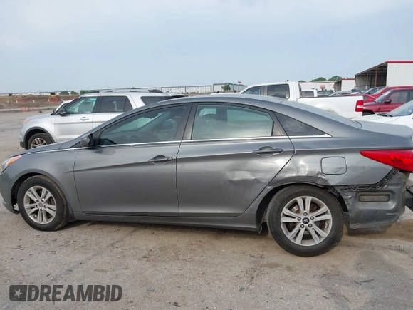2013 Hyundai Sonata GLS z VIN 5NPEB4AC6DH513018, wystawiony jako IAAI lot #42068966 z przebiegiem 216 086 mil mil oraz . Historia ofert i sprzedaży dostępna na DreamBid. Obrazek 15.