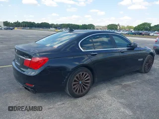 2012 BMW 7 Series 740i z VIN WBAKA4C50CDS99293, wystawiony jako IAAI lot #42208510 z przebiegiem 127 631 mil mil oraz . Historia ofert i sprzedaży dostępna na DreamBid. Obrazek 4.