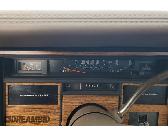 1985 Cadillac Eldorado z VIN 1G6EL578XFE673656, wystawiony jako Copart lot #86803334 z przebiegiem 94 396 mil mil oraz Tytuł czysty. Historia ofert i sprzedaży dostępna na DreamBid. Obrazek 9.