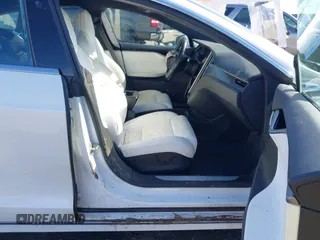 2018 Tesla Model S 75D z VIN 5YJSA1E29JF276329, wystawiony jako IAAI lot #41673653 z przebiegiem Nie podano mil oraz . Historia ofert i sprzedaży dostępna na DreamBid. Obrazek 5.