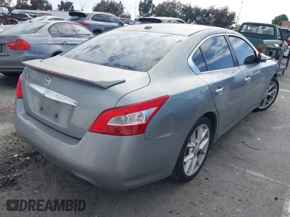 2009 Nissan Maxima SV z VIN 1N4AA51EX9C803098, wystawiony jako IAAI lot #42061535 z przebiegiem 140 576 mil mil oraz . Historia ofert i sprzedaży dostępna na DreamBid. Obrazek 4.