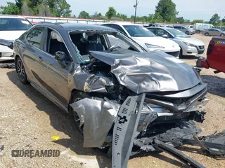 2023 Toyota Camry SE z VIN 4T1G11AKXPU800725, wystawiony jako IAAI lot #42200816 z przebiegiem 101 376 mil mil oraz . Historia ofert i sprzedaży dostępna na DreamBid. Obrazek 1.