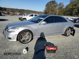 2011 Mercedes-Benz S 63 AMG z VIN WDDNG7EB8BA395083, wystawiony jako Copart lot #80637634 z przebiegiem 87 777 mil mil oraz Szkoda całkowita • Salvage title. Historia ofert i sprzedaży dostępna na DreamBid. Obrazek 1.