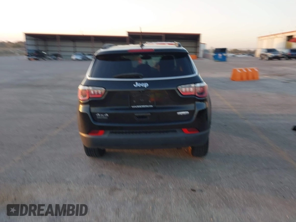 2017 Jeep Compass Latitude with VIN 3C4NJDBB8HT664781, listed as a IAAI auction lot 40670412 with 125,593 mi miles. Bid and sale history available at carsss.com. Image 17.