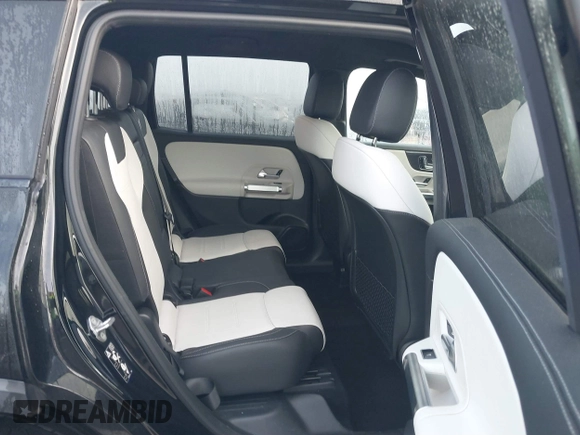 2021 Mercedes-Benz GLB 250 z VIN W1N4M4GB3MW107480, wystawiony jako IAAI lot #41827300 z przebiegiem 45 967 mil mil oraz . Historia ofert i sprzedaży dostępna na DreamBid. Obrazek 8.