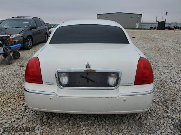 2003 Lincoln Town Car Cartier with VIN 1LNHM83W23Y627418, listed as a Copart auction lot 43817895 with 141,414 mi miles and Salvage Title. Bid and sale history available at carsss.com. Image 6.