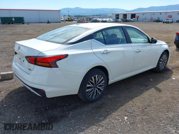 2025 Nissan Altima SV with VIN 1N4BL4DW5SN358521, listed as a IAAI auction lot 42213920 with 5,287 mi miles and . Bid and sale history available at DreamBid. Image 4.
