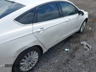 2014 Ford Fusion SE Hybrid z VIN 3FA6P0LU3ER391680, wystawiony jako IAAI lot #42643934 z przebiegiem 102 578 mil mil oraz . Historia ofert i sprzedaży dostępna na DreamBid. Obrazek 6.