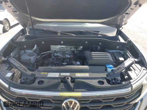 2024 Volkswagen Atlas SE z VIN 1V2KE2CA3RC243791, wystawiony jako IAAI lot #42037645 z przebiegiem 24 932 mil mil oraz . Historia ofert i sprzedaży dostępna na DreamBid. Obrazek 10.