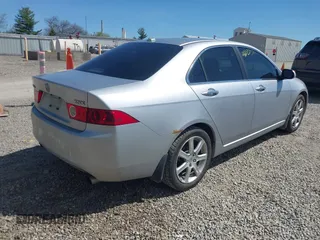 2005 Acura TSX with VIN JH4CL96825C035200, listed as a IAAI auction lot 42137324 with 227,057 mi miles and . Bid and sale history available at carsss.com. Image 4.