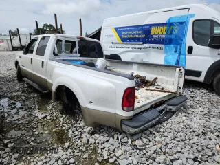 2001 Ford F-350 XL with VIN 1FTWW32F11EB16761, listed as a Copart auction lot 62511635 with 257,065 mi miles and Salvage title. Bid and sale history available at DreamBid. Image 2.