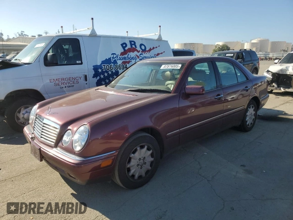 1998 Mercedes-Benz E 320 with VIN WDBJF25FXWA549962, listed as a Copart auction lot 87876005 with 303,884 mi miles and Salvage Title. Bid and sale history available at DreamBid. Image 1.