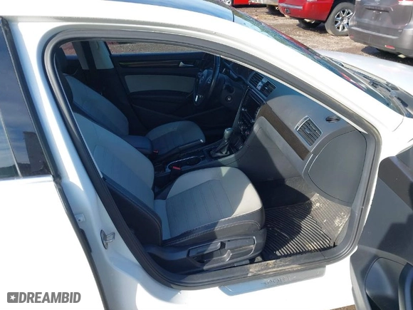 2015 Volkswagen Passat 1.8T SE w/Sunroof & Nav with VIN 1VWBT7A34FC104254, listed as a IAAI auction lot 41361800 with 155,692 mi miles. Bid and sale history available at carsss.com. Image 5.