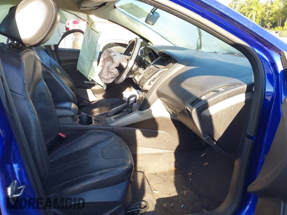 2013 Ford Focus SE with VIN 1FADP3F26DL309893, listed as a IAAI auction lot 41800681 with Not Provided miles and . Bid and sale history available at carsss.com. Image 5.