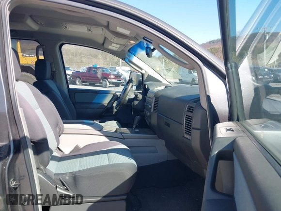 2004 Nissan Titan LE with VIN 1N6AA07B24N574789, listed as a IAAI auction lot 42039183 with 147,691 mi miles. Bid and sale history available at carsss.com. Image 5.