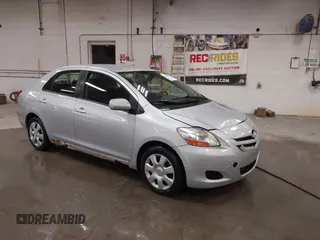 2008 Toyota Yaris z VIN JTDBT923884038527, wystawiony jako IAAI lot #42059011 z przebiegiem 232 431 mil mil oraz . Historia ofert i sprzedaży dostępna na DreamBid. Obrazek 1.