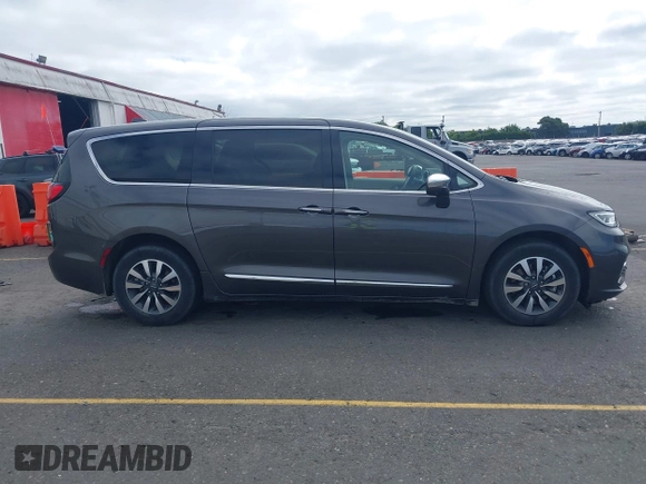 2022 Chrysler Pacifica Hybrid Limited with VIN 2C4RC1S72NR123083, listed as a IAAI auction lot 42623725 with 36,789 mi miles and . Bid and sale history available at DreamBid. Image 13.