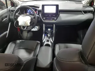 2023 Toyota Corolla Cross XLE z VIN 7MUDAABG8PV066758, wystawiony jako Copart lot #54762895 z przebiegiem 26 152 mil mil oraz Szkoda całkowita • Salvage title. Historia ofert i sprzedaży dostępna na DreamBid. Obrazek 8.