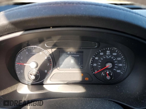 2019 Kia Sorento LX z VIN 5XYPG4A50KG463698, wystawiony jako Copart lot #50088435 z przebiegiem 68 787 mil mil oraz Szkoda całkowita • Salvage title. Historia ofert i sprzedaży dostępna na DreamBid. Obrazek 9.