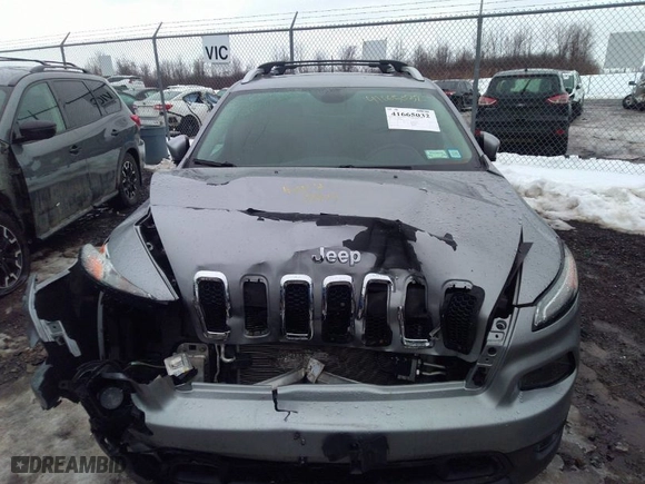 2017 Jeep Cherokee Latitude with VIN 1C4PJMCS8HW649473, listed as a IAAI auction lot 41665032 with 107,499 mi miles. Bid and sale history available at carsss.com. Image 13.