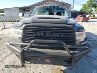 2023 Ram 2500 Laramie z VIN 3C6UR5FLXPG618137, wystawiony jako Copart lot #51846005 z przebiegiem Nie podano mil oraz Szkoda całkowita • Salvage title. Historia ofert i sprzedaży dostępna na DreamBid. Obrazek 5.