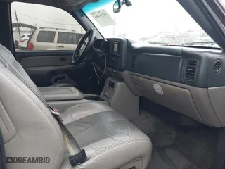 2000 Chevrolet Suburban LS with VIN 3GNEC16T3YG209560, listed as a IAAI auction lot 41551486 with 264,290 mi miles. Bid and sale history available at carsss.com. Image 5.