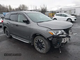 2019 Nissan Pathfinder SV z VIN 5N1DR2MMXKC614924, wystawiony jako IAAI lot #41968839 z przebiegiem 60 651 mil mil oraz . Historia ofert i sprzedaży dostępna na DreamBid. Obrazek 1.