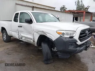 2017 Toyota Tacoma SR z VIN 5TFRX5GN5HX078049, wystawiony jako IAAI lot #42063533 z przebiegiem 256 585 mil mil oraz . Historia ofert i sprzedaży dostępna na DreamBid. Obrazek 1.