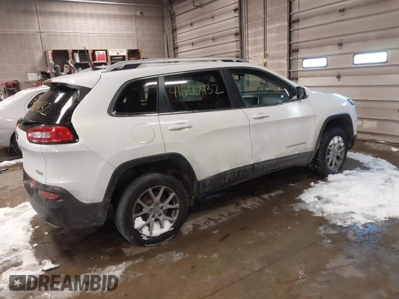 2017 Jeep Cherokee Latitude with VIN 1C4PJLCS9HW650514, listed as a IAAI auction lot 41600432 with 123,389 mi miles and . Bid and sale history available at carsss.com. Image 4.