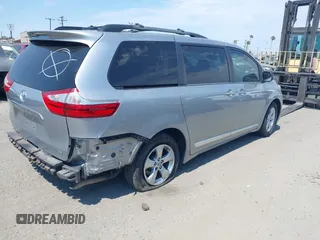 2017 Toyota Sienna LE Auto Access Seat z VIN 5TDKZ3DC9HS841120, wystawiony jako IAAI lot #42755500 z przebiegiem 65 952 mil mil oraz . Historia ofert i sprzedaży dostępna na DreamBid. Obrazek 4.