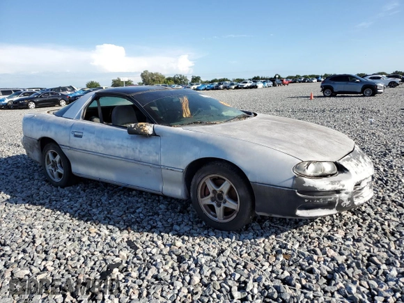 1999 Chevrolet Camaro z VIN 2G1FP22K4X2119705, wystawiony jako Copart lot #61094235 z przebiegiem Nie podano mil oraz Czysty tytuł • Clean title. Historia ofert i sprzedaży dostępna na DreamBid. Obrazek 4.