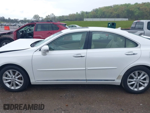 2010 Lexus ES with VIN JTHBK1EG0A2371565, listed as a IAAI auction lot 42011638 with 82,255 mi miles. Bid and sale history available at carsss.com. Image 15.