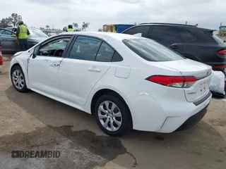 2025 Toyota Corolla LE z VIN 5YFB4MDE2SP229685, wystawiony jako IAAI lot #42083388 z przebiegiem 2 655 mil mil oraz . Historia ofert i sprzedaży dostępna na DreamBid. Obrazek 3.