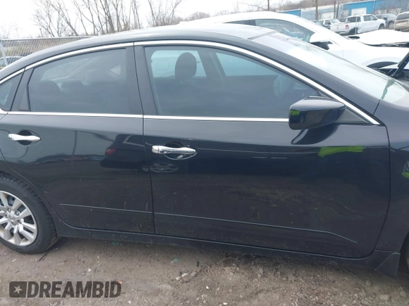 2015 Nissan Altima 2.5 SV with VIN 1N4AL3AP1FC582082, listed as a IAAI auction lot 42006657 with 132,343 mi miles. Bid and sale history available at carsss.com. Image 13.