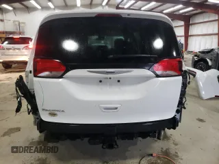 2020 Chrysler Pacifica Touring L with VIN 2C4RC1BGXLR128514, listed as a Copart auction lot 57333635 with 71,109 mi miles and Salvage title. Bid and sale history available at DreamBid. Image 6.